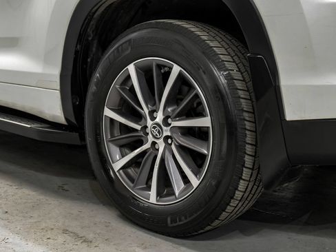 Used 2018 Toyota Highlander XLE FWD image 65