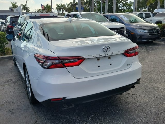 Used 2022 Toyota Camry LE FWD image 4