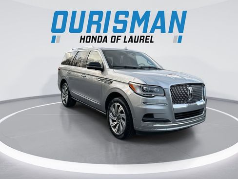 Used 2023 Lincoln Navigator Reserve image 2