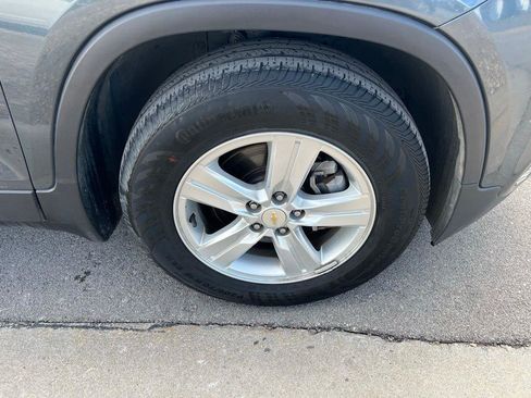 Used 2022 Chevrolet Trax LT w/ LT Convenience Package image 14