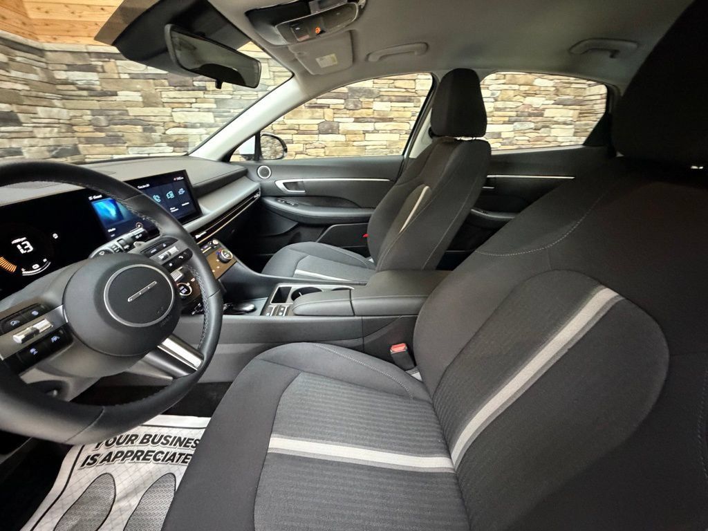 Used 2025 Hyundai Sonata SEL FWD image 11