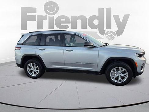 Used 2023 Jeep Grand Cherokee Limited w/ Trailer Tow Prep Group (B) AWD/4WD image 6
