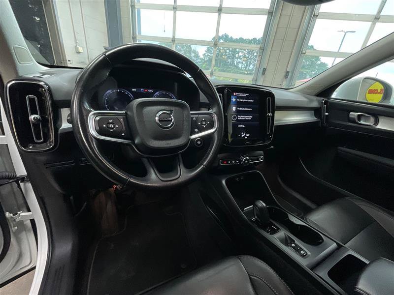 Used 2021 Volvo XC40 T4 Momentum FWD image 12