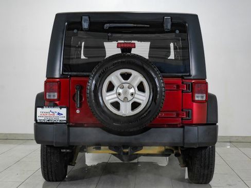 Used 2012 Jeep Wrangler Unlimited Sport image 7