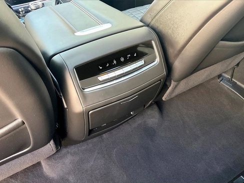 Certified 2025 Cadillac Escalade ESV V image 10