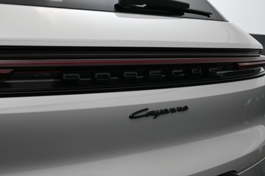 Certified 2026 Porsche Cayenne E-Hybrid AWD/4WD image 14
