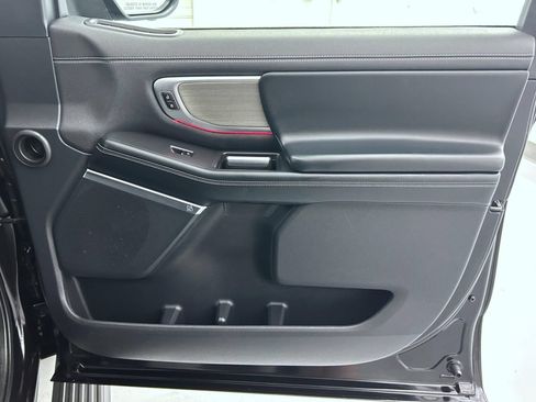 Used 2025 Ford Expedition Platinum AWD/4WD image 17