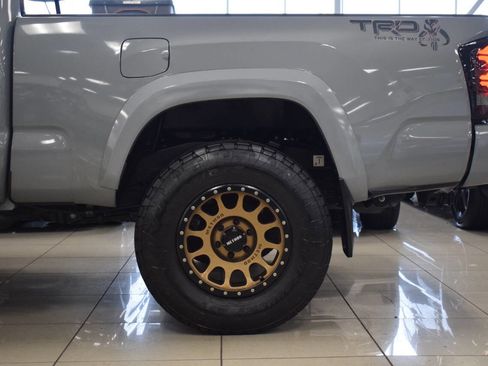 Used 2021 Toyota Tacoma TRD Sport w/ Technology Package image 28