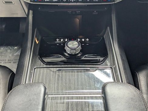 Used 2022 Jeep Wagoneer Series III w/ Flexible Seating Group image 14