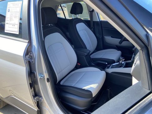 Used 2025 Hyundai Venue SEL FWD image 20