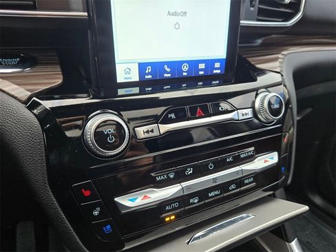 Used 2023 Ford Explorer Limited w/ Limited Technology Package image 17