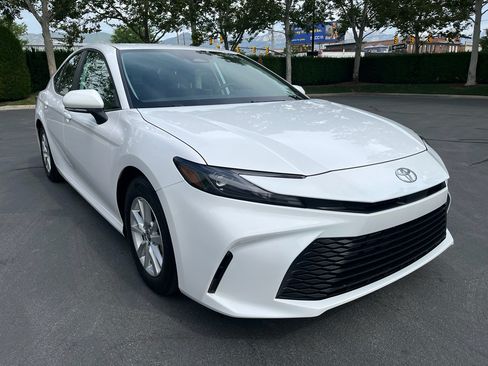 Used 2026 Toyota Camry LE FWD image 5