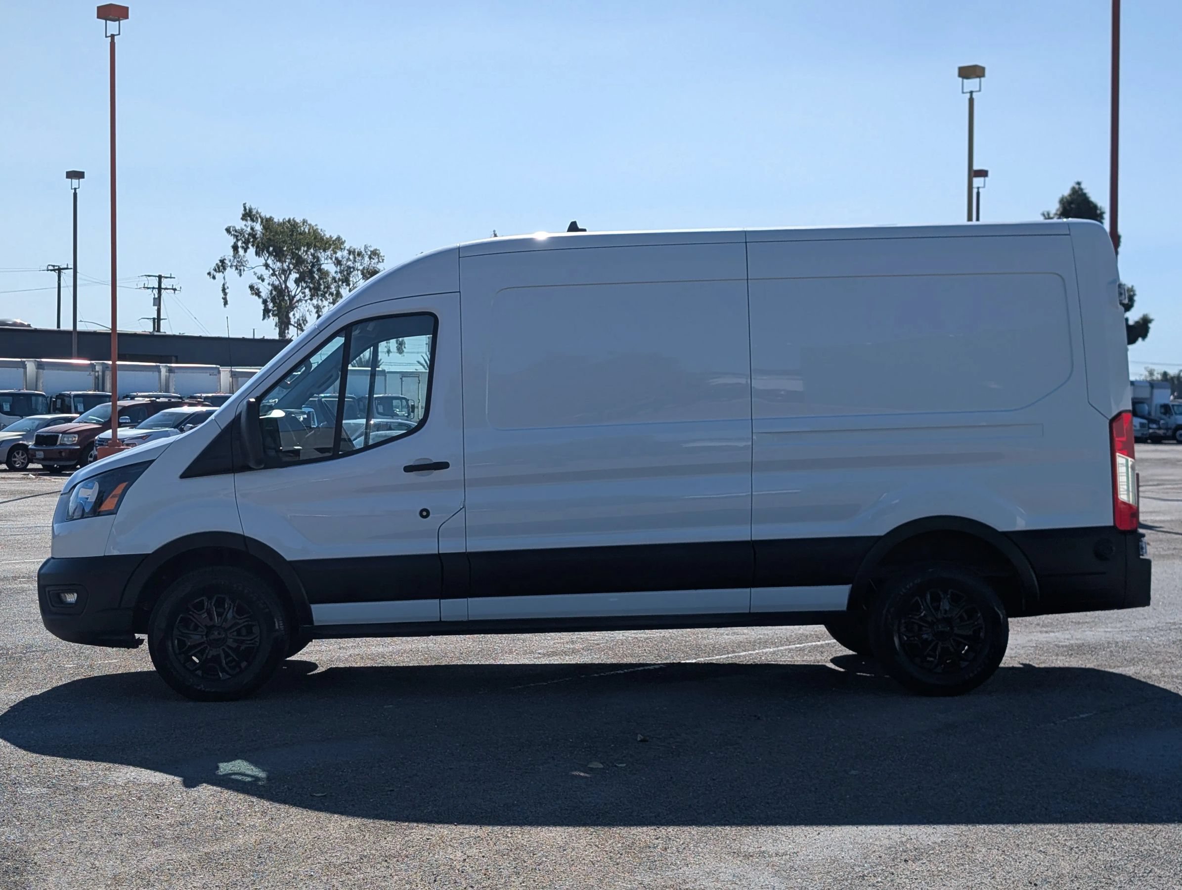 Used 2023 Ford Transit 250 Medium Roof RWD image 4