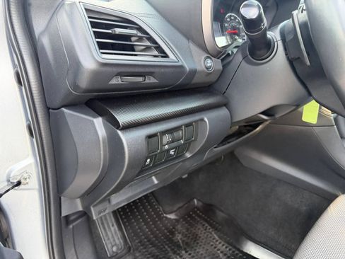 Used 2018 Subaru Crosstrek 2.0i Premium w/ Moonroof Package AWD/4WD image 17
