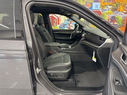 New 2025 Jeep Grand Cherokee Limited AWD/4WD image 55