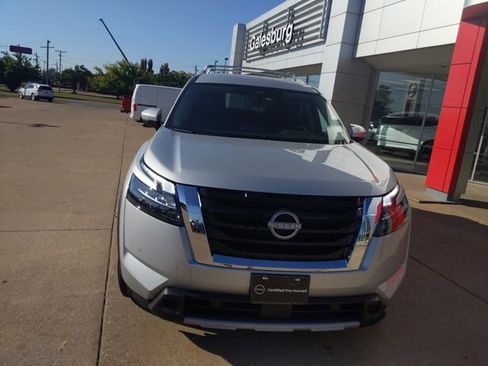 Used 2025 Nissan Pathfinder SL AWD/4WD image 15
