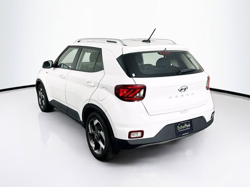 Used 2025 Hyundai Venue SEL FWD image 5