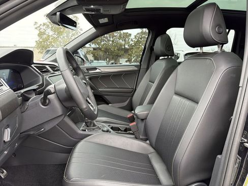 Used 2024 Volkswagen Tiguan SE R-Line image 11