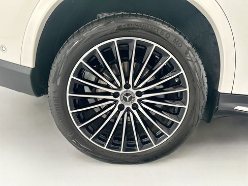 Used 2024 Mercedes-Benz GLC 300 4MATIC image 32