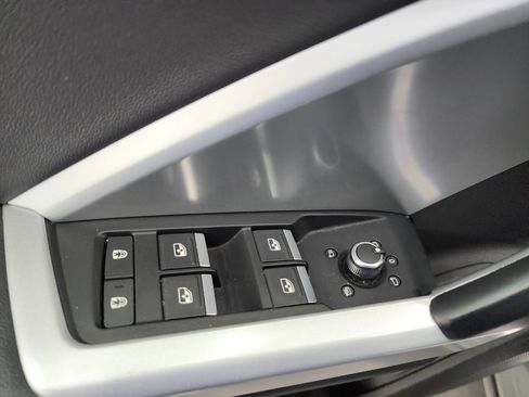 Used 2024 Audi Q3 2.0T Premium image 39