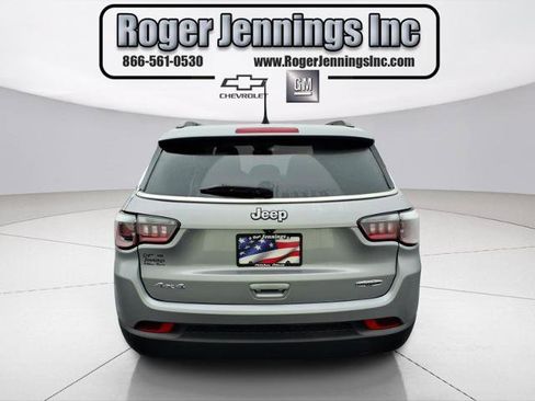 Used 2022 Jeep Compass Latitude image 23