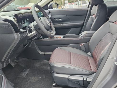 New 2026 Nissan Kicks SR w/ Cold Weather Package FWD image 3
