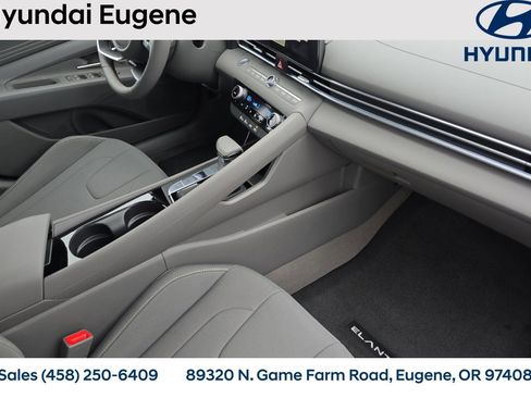 New 2025 Hyundai Elantra SEL image 17