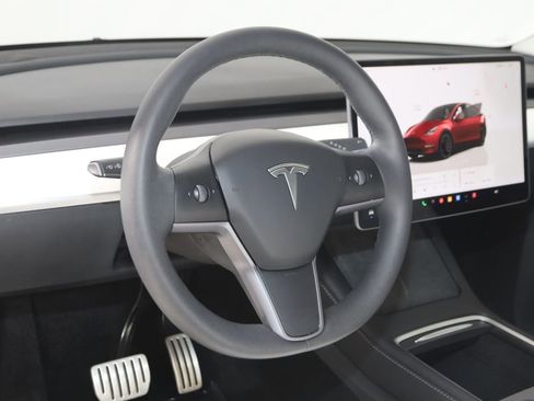Used 2023 Tesla Model Y Performance image 6