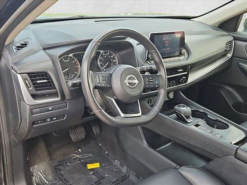 Used 2024 Nissan Rogue SV w/ SV Premium Package image 10