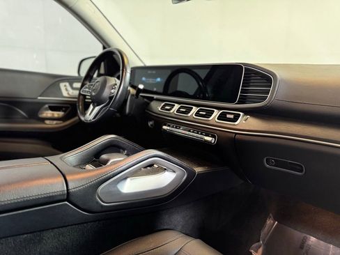 Used 2023 Mercedes-Benz GLS 450 4MATIC image 12
