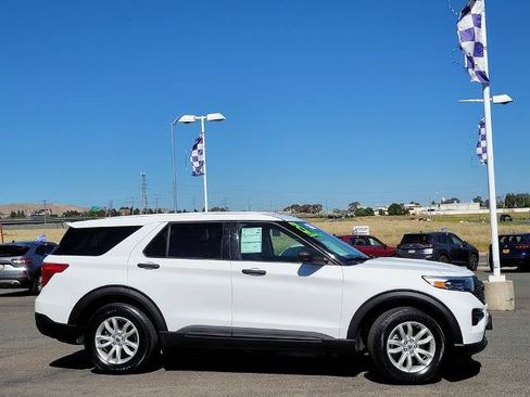 Certified 2021 Ford Explorer 4WD image 3