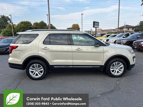 Used 2018 Ford Explorer XLT w/ Equipment Group 201A AWD/4WD image 4