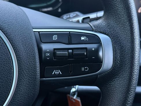 Used 2025 Kia Sportage LX image 32
