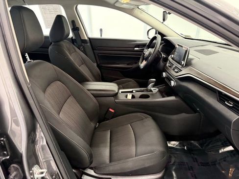 Used 2025 Nissan Altima 2.5 SV image 19