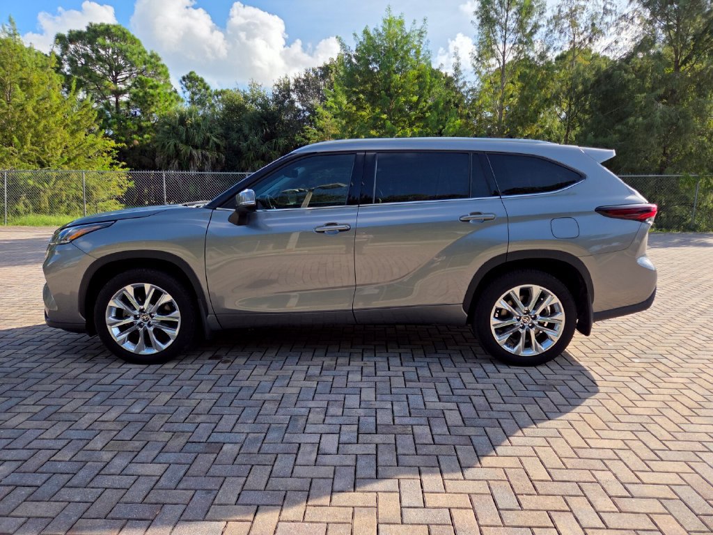 Used 2025 Toyota Highlander Limited AWD/4WD image 8
