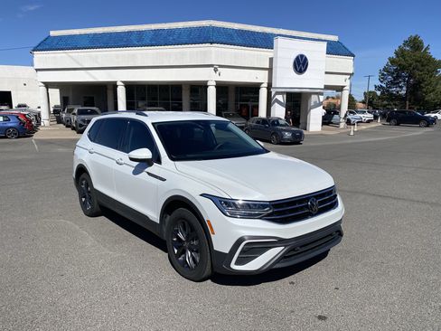 Used 2023 Volkswagen Tiguan SE FWD image 6