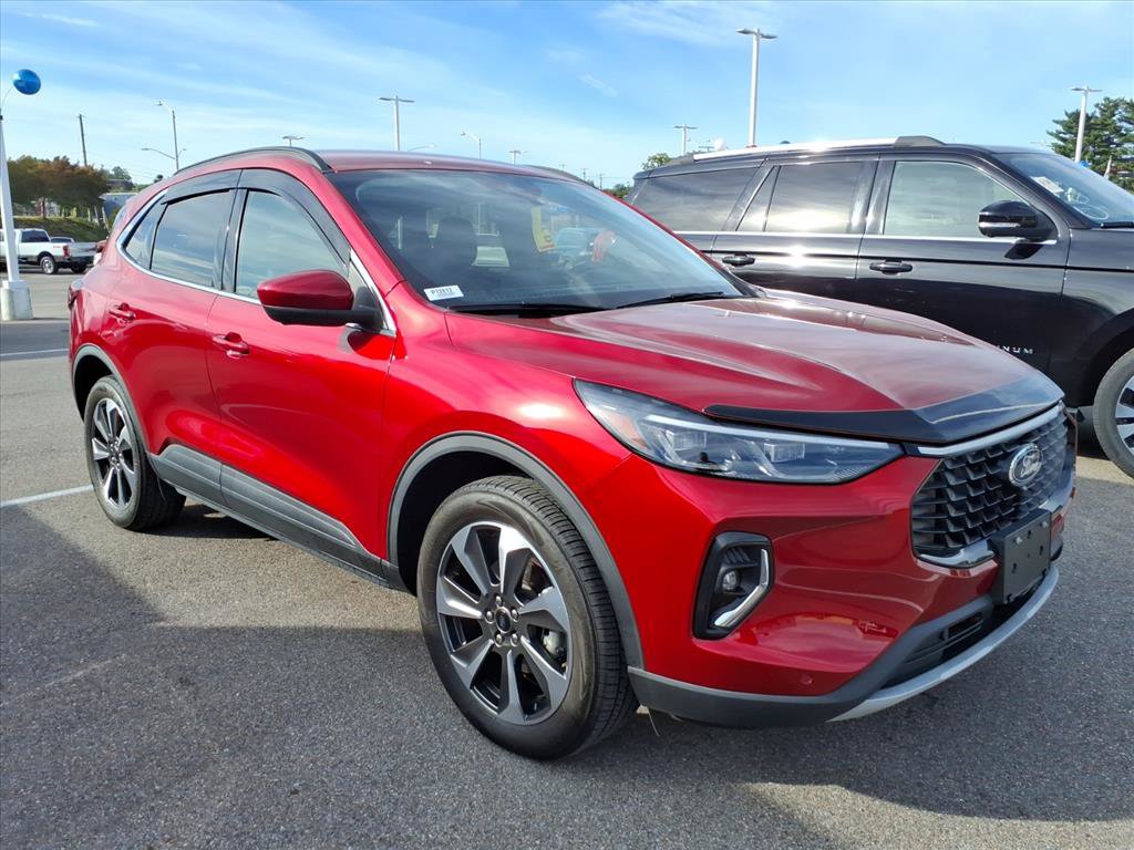 Used 2023 Ford Escape Platinum AWD/4WD image 3