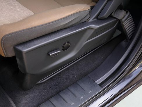 Used 2023 Ford F150 XLT image 11