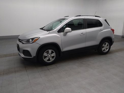 Used 2020 Chevrolet Trax LT FWD image 2
