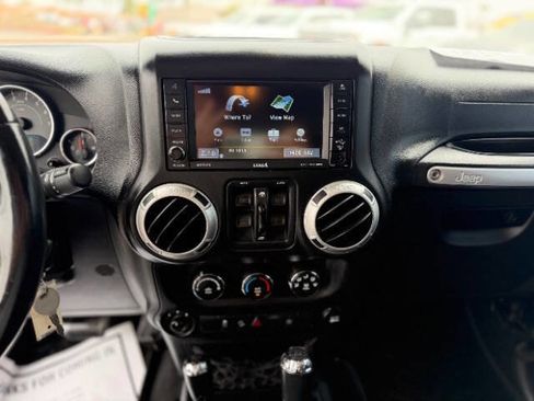 Used 2014 Jeep Wrangler Unlimited Sahara w/ Dual Top Group AWD/4WD image 12