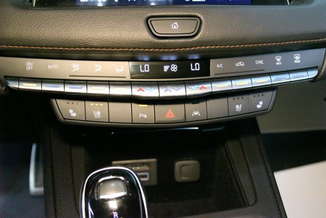 Used 2023 Cadillac XT4 Sport w/ Sun And Sound Package AWD/4WD image 28