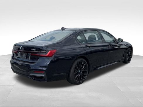 Used 2022 BMW 740i xDrive w/ M Sport Package AWD/4WD image 4