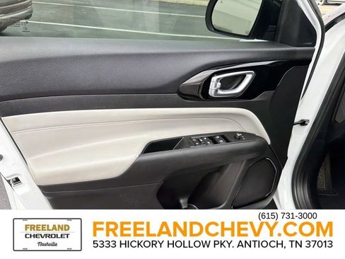 Used 2022 Jeep Compass Limited image 19