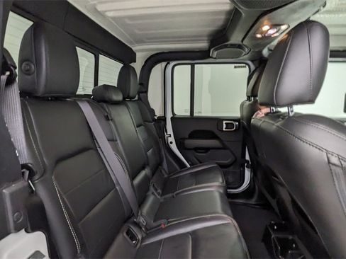 Used 2020 Jeep Gladiator Overland w/ Dual Top Group image 33