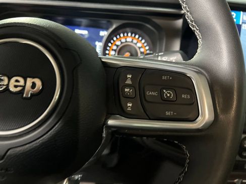 Used 2025 Jeep Wrangler Unlimited Sahara AWD/4WD image 22