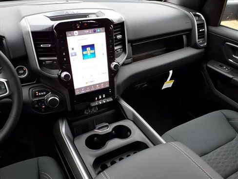 New 2026 RAM 1500 Big Horn AWD/4WD image 9