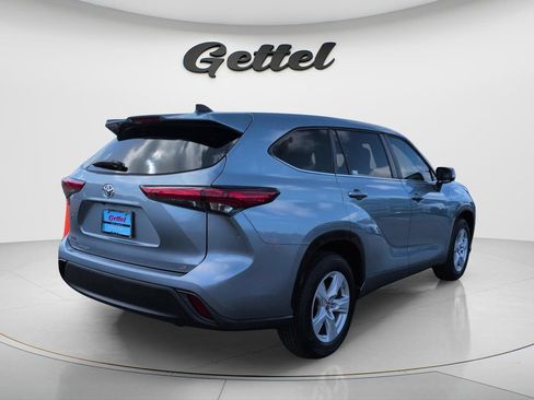 Used 2023 Toyota Highlander LE FWD image 5