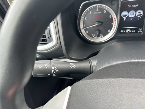 Used 2017 Nissan Titan SV AWD/4WD image 45