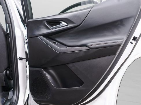 Used 2025 Chevrolet Equinox LT image 30