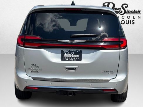 Used 2024 Chrysler Pacifica Limited w/ Trailer Tow Group AWD/4WD image 4